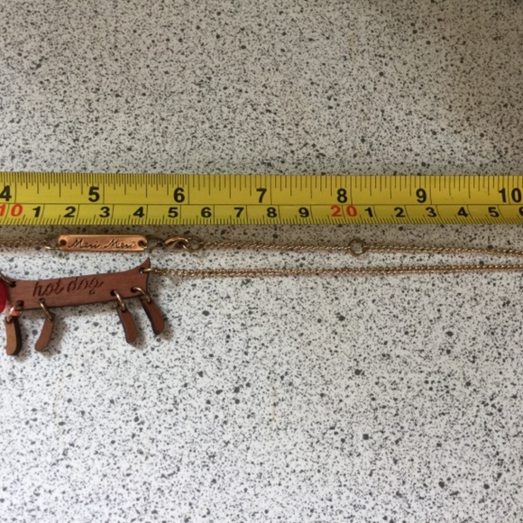 Wood hot dog necklace - Picture 2 of 6